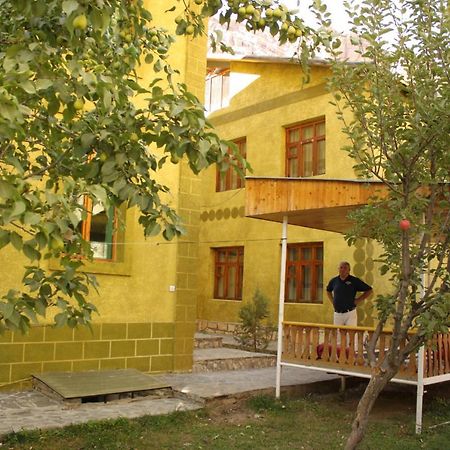 Pamir Alibaba Hotel Khorog Exterior photo