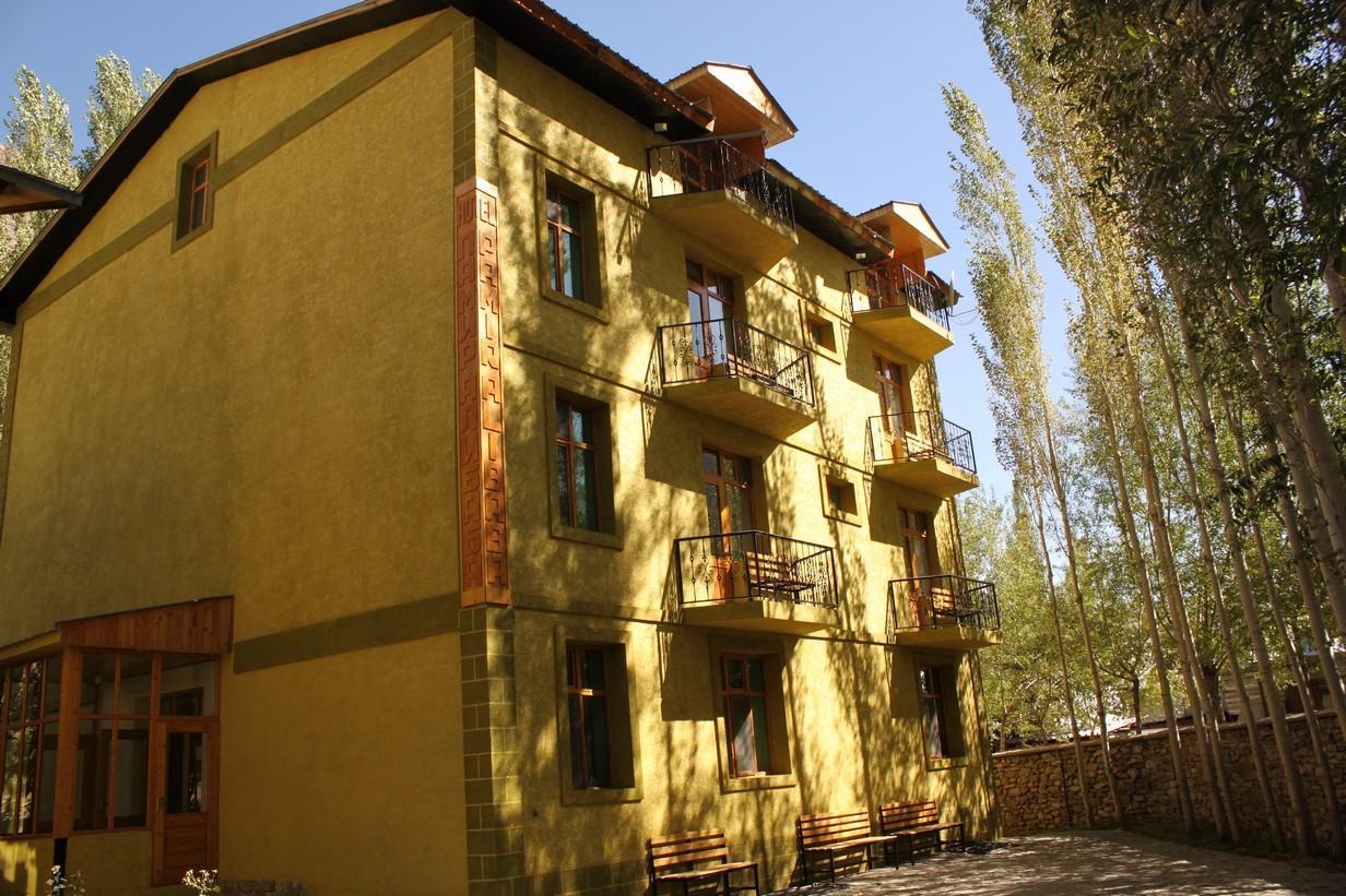 Pamir Alibaba Hotel Khorog Exterior photo