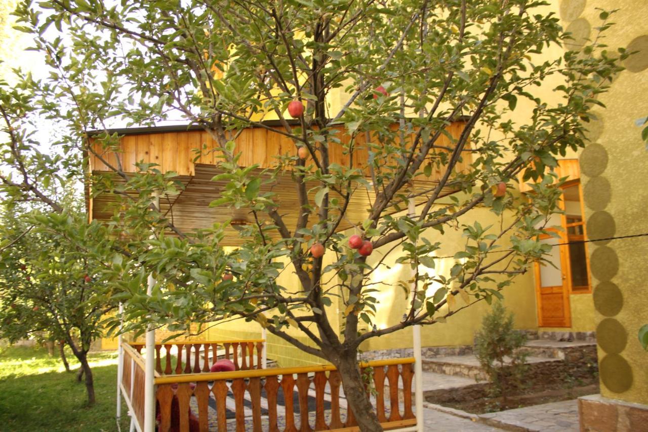 Pamir Alibaba Hotel Khorog Exterior photo