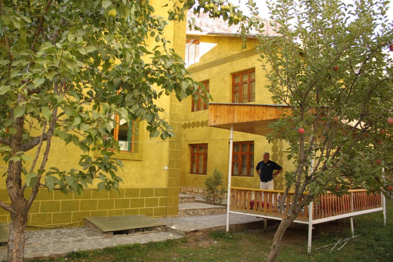 Pamir Alibaba Hotel Khorog Exterior photo