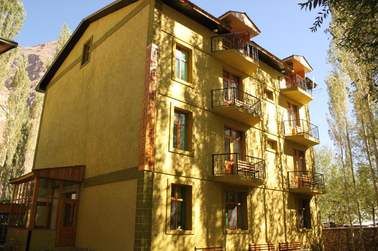 Pamir Alibaba Hotel Khorog Exterior photo